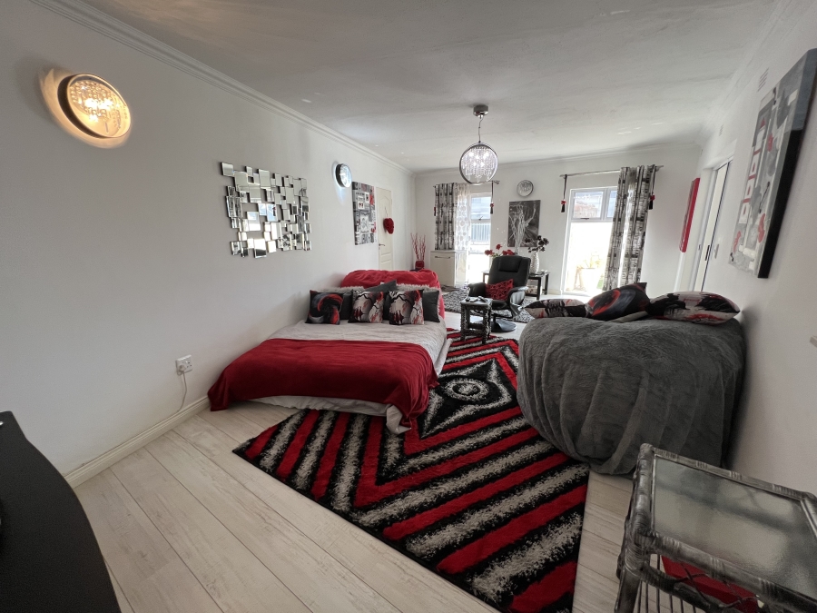 5 Bedroom Property for Sale in Ferreira Town Eastern Cape